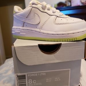 ●SOLD ON MERC!!!●AIR FORCE 1'S SIZE 8C LIKE NEW